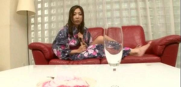  Mirei Yokoyama uses toy ro stimulate her desires